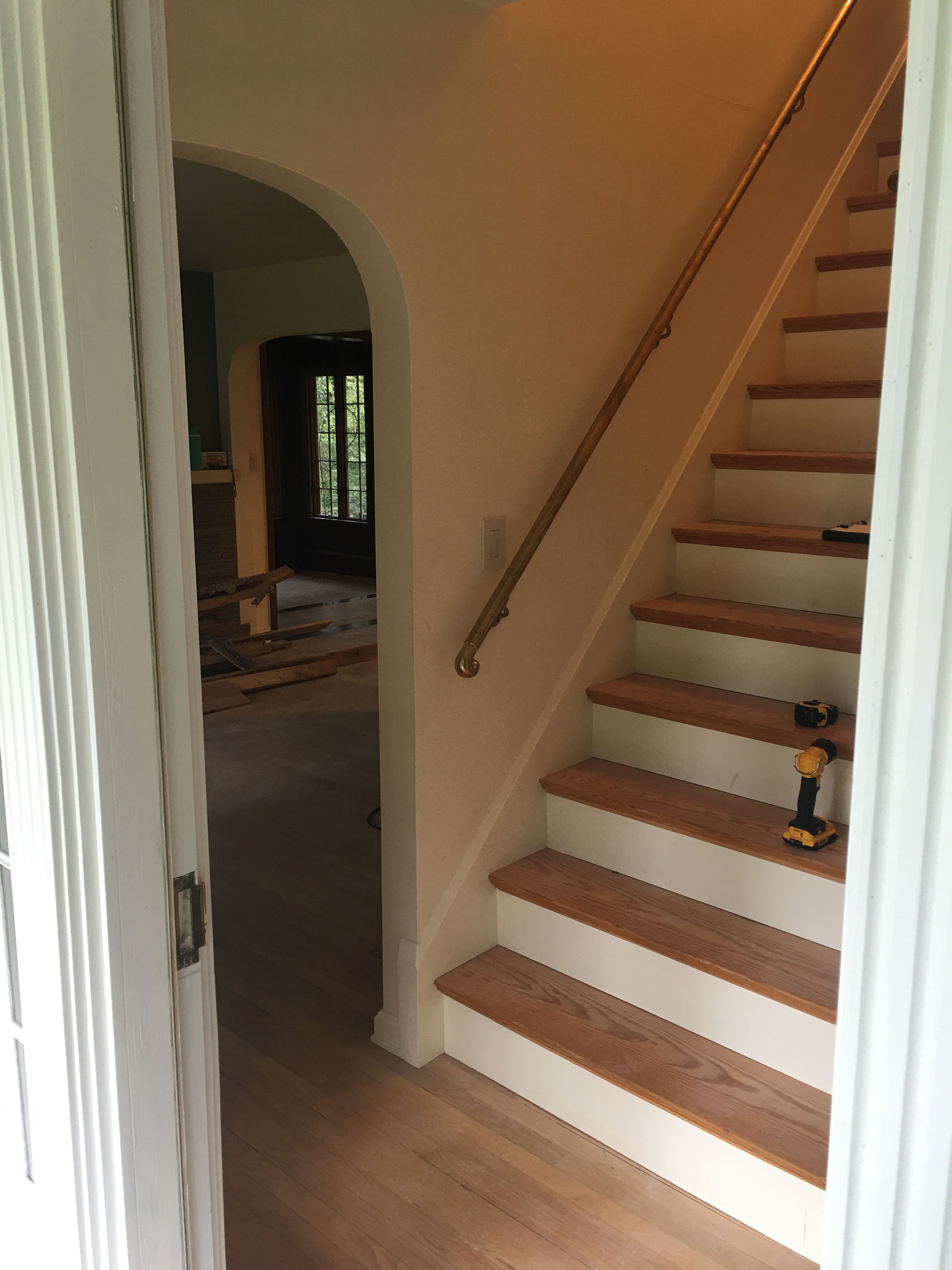 ENTRY FOYER STAIRCASE 1920 14