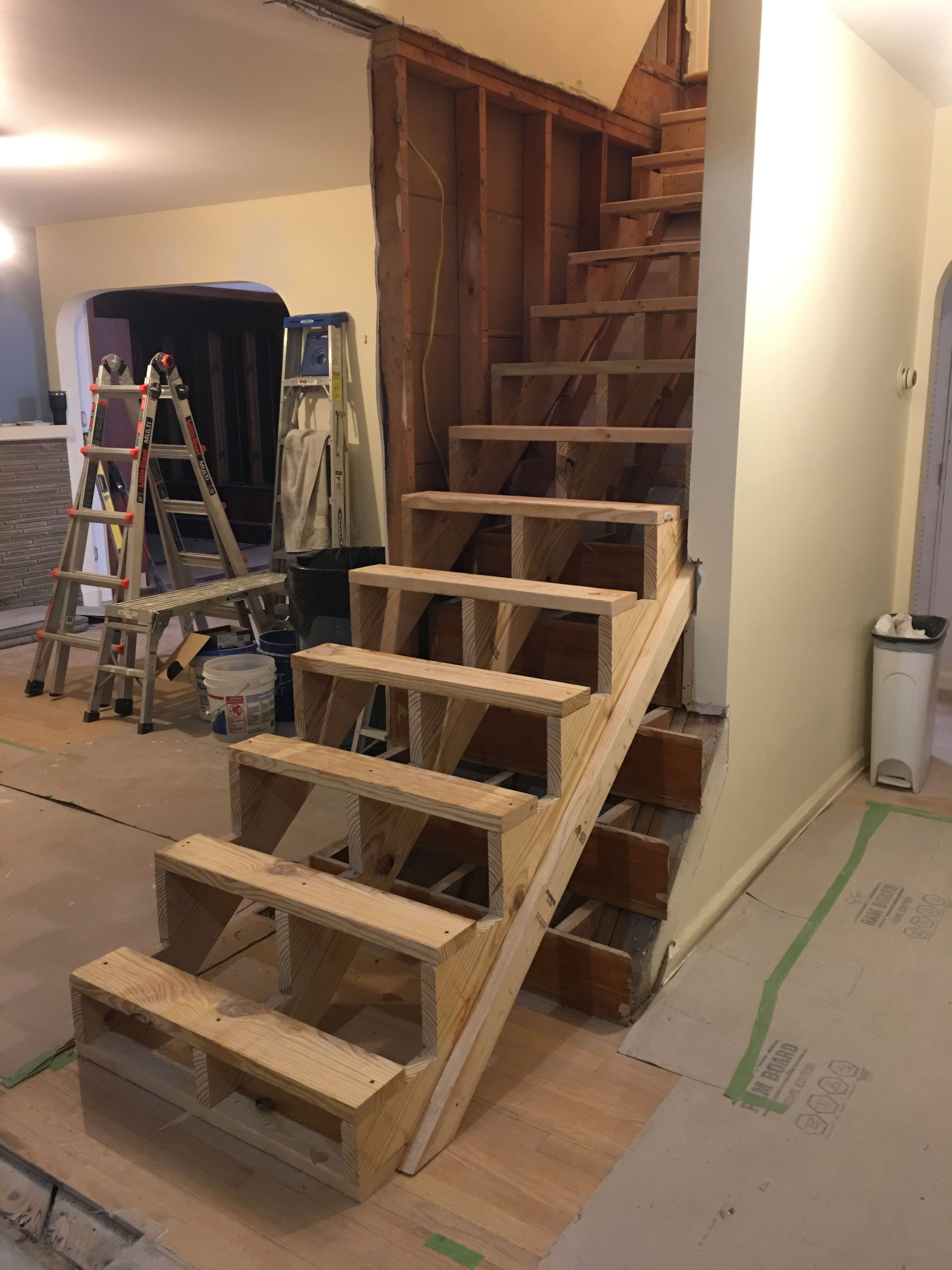 ENTRY FOYER STAIRCASE 1920 5